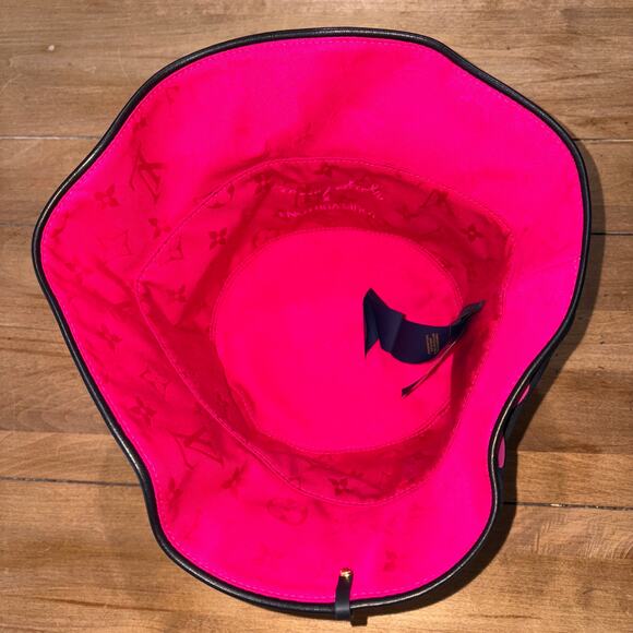 NWT Louis Vuitton x Yayoi Kusama Reversible Infinity Dot Bucket Hat BLK Fuchsia main image 5